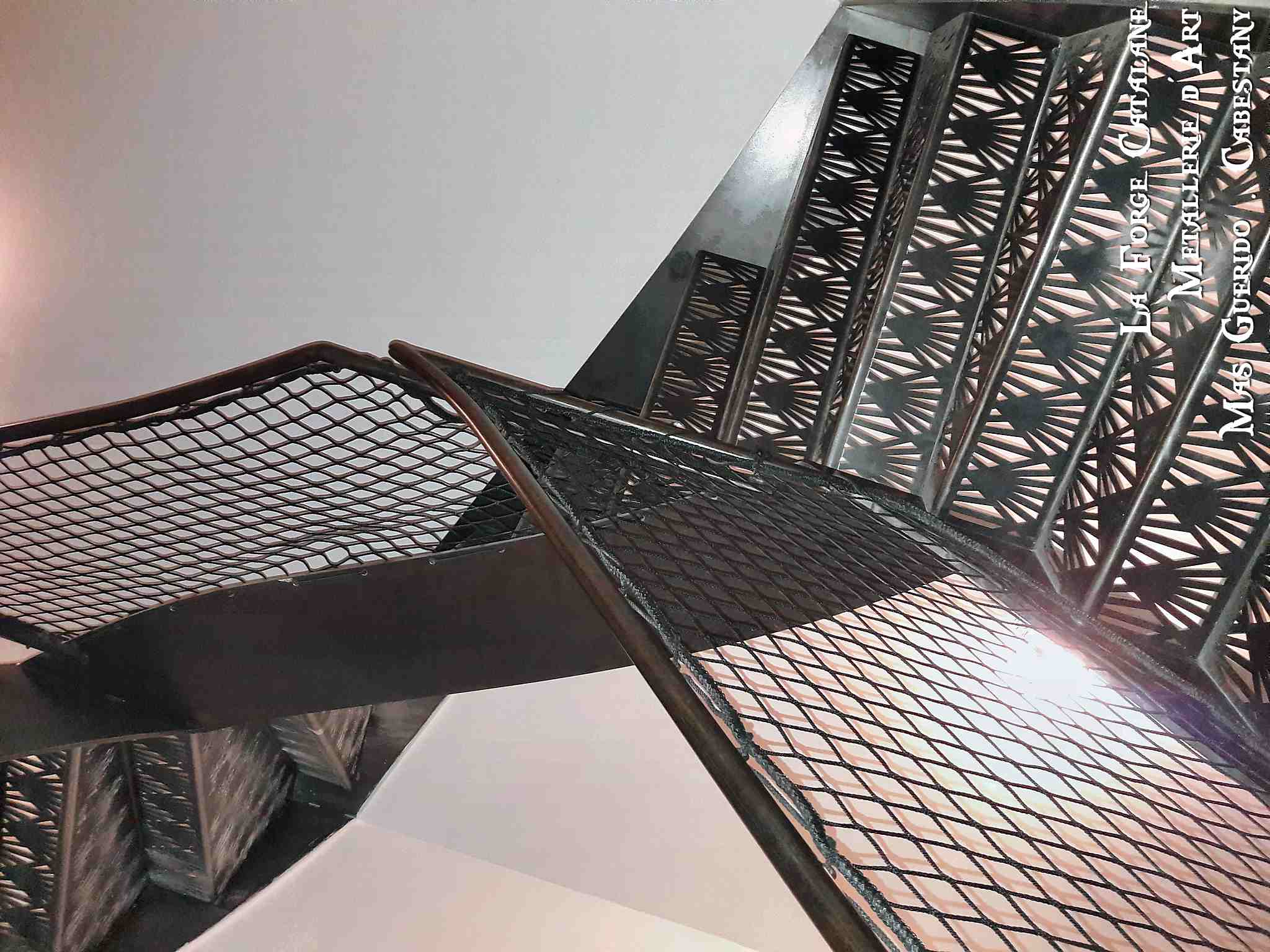 Forge Catalane escalier double limon decoupe laser art deco forge catalane 9.jpg